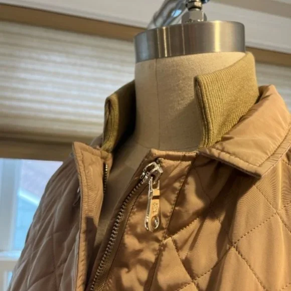 Massimo Dutti Woman's Fall Jacket- size Medium but fits like a small. - Picture 3 of 9